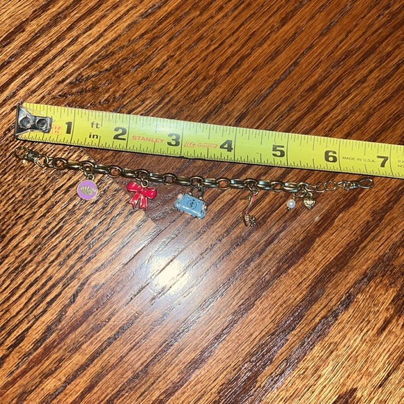 Beautiful gold charmed juicy couture girl bracelet - Picture 9 of 10